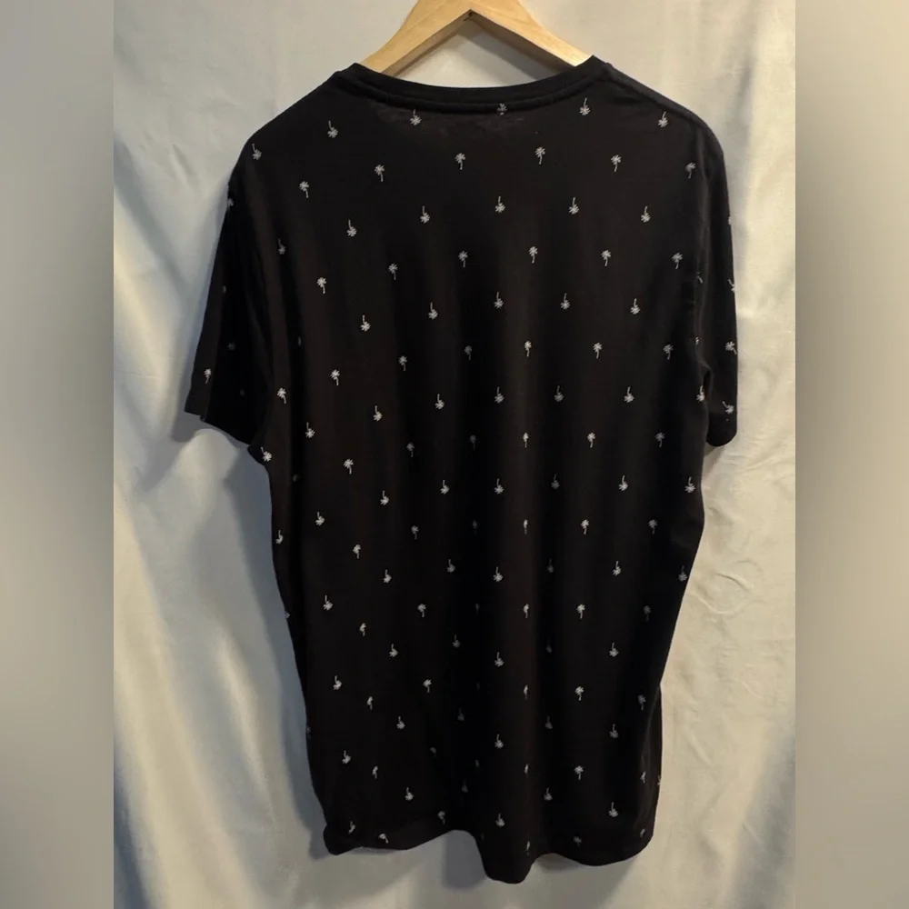 Old Navy Black Palm Tree Shirt Mens Large Tshirt- soft washed super soft!